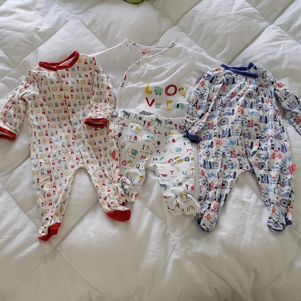 Set of 3 Magnetic me outfits NB size